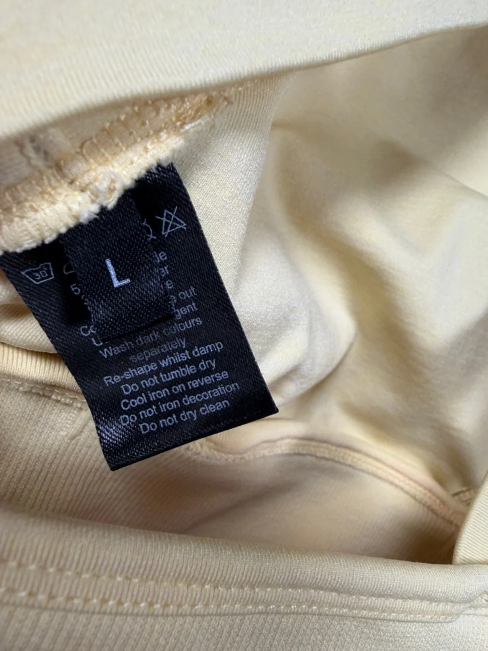 Alphalete Butter Yellow Cutout‎ Sports Bra